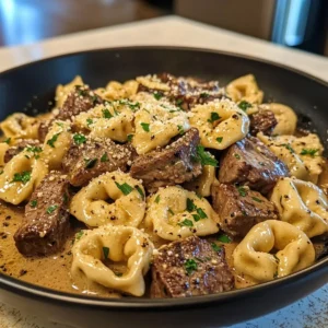 Irresistible Cracked Garlic Steak Tortellini in Creamhouse Sauce Bliss – A Delicious Skillet Dinner