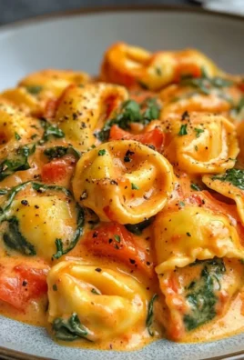 One Pot Creamy Spinach Tomato Tortellini